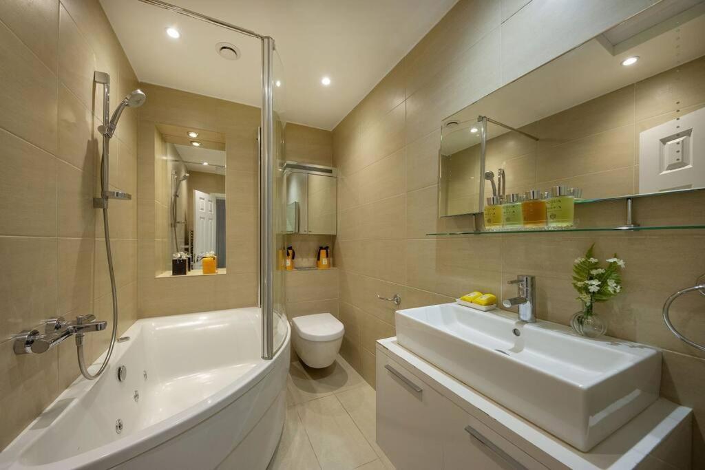 Stunning Hyde Park Apartment London Eksteriør billede